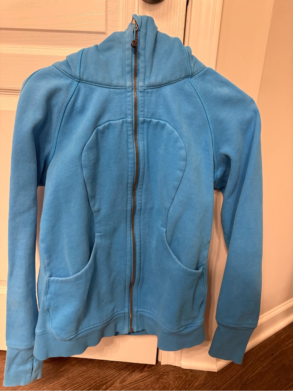 Women Lululemon scuba full zip